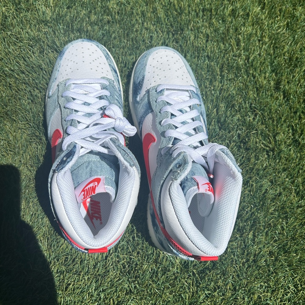 Nike High-Top Sneakers in White, Blue, and Red - New With Box - Picture 6 of 7